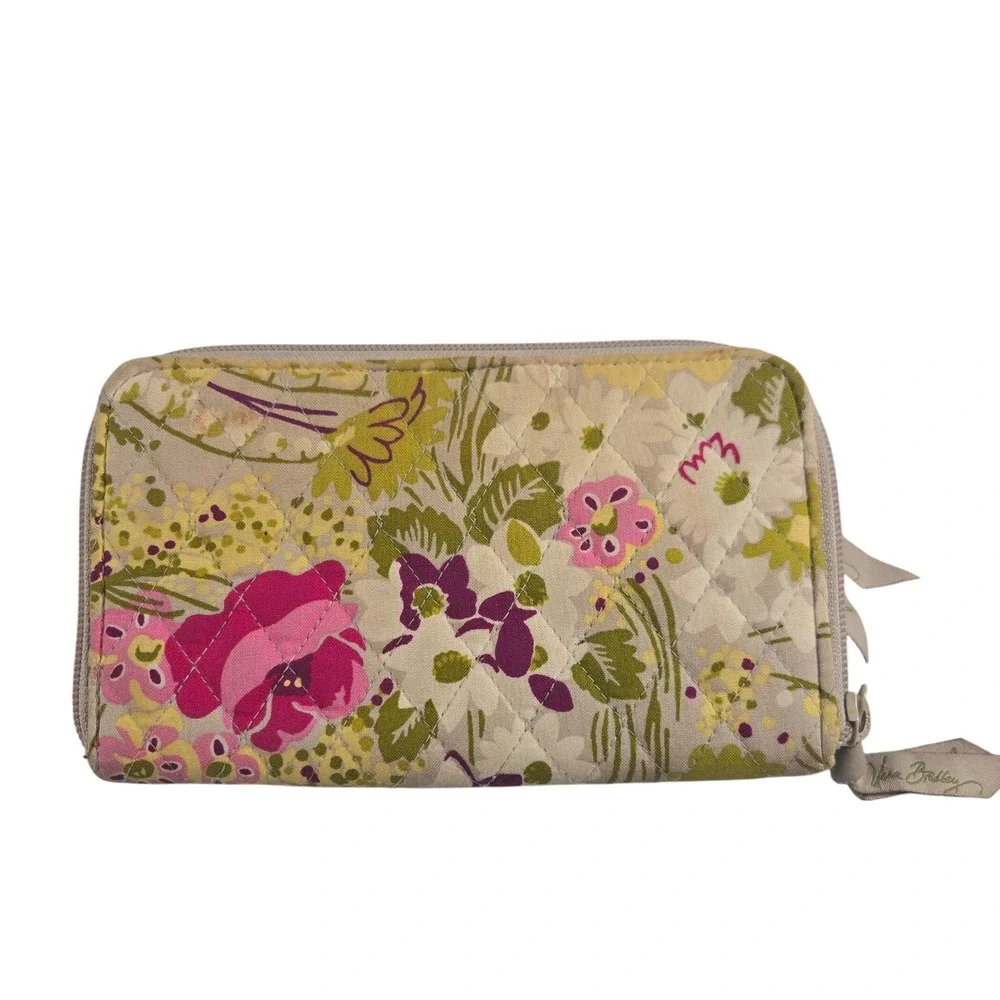 Vera Bradley Wallet Make Me Blush Pink Floral Quilted Zip Organizer Wallet - Picture 1 of 4